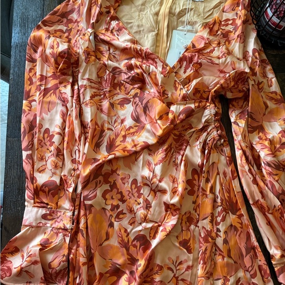 All about May NWT Gorgeous boho floral dress size 6 - Picture 3 of 4